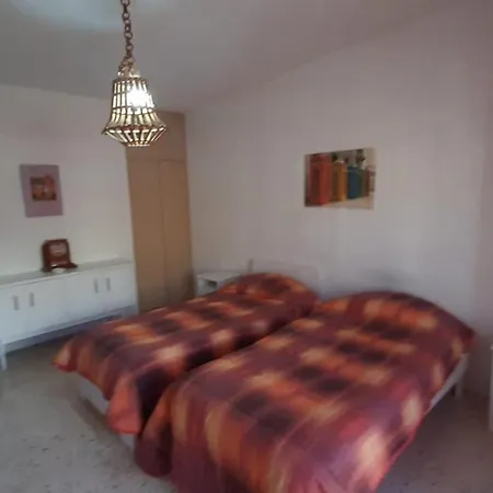 Family With 4 Single Bed-no Kitchen * Birkirkara